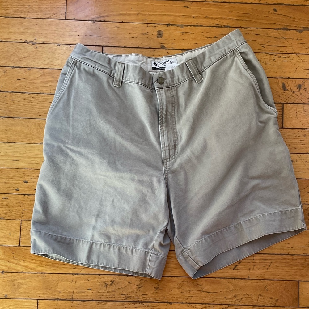 Mens Columbia khaki shorts